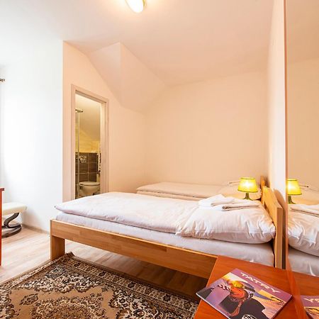 Penzion A Restauracia Lavender Motel Poprad Esterno foto