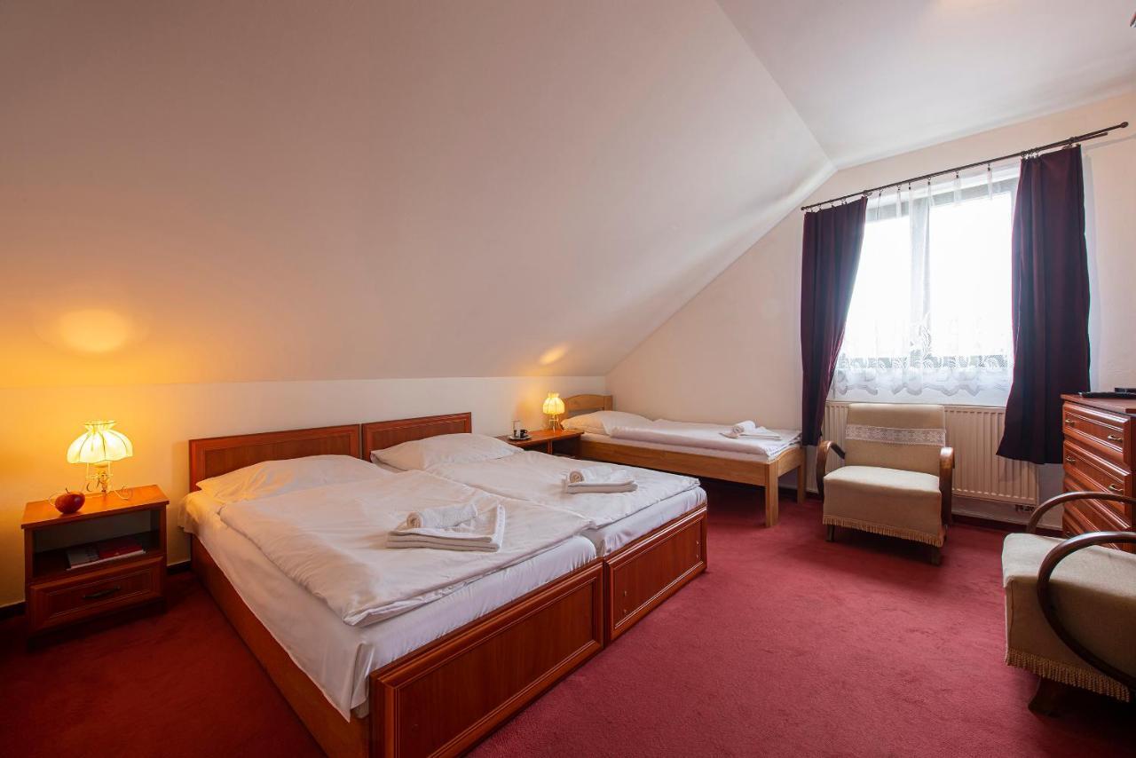 Penzion A Restauracia Lavender Motel Poprad Esterno foto