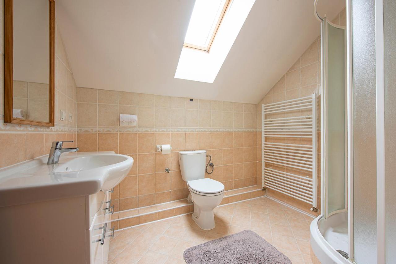 Penzion A Restauracia Lavender Motel Poprad Esterno foto