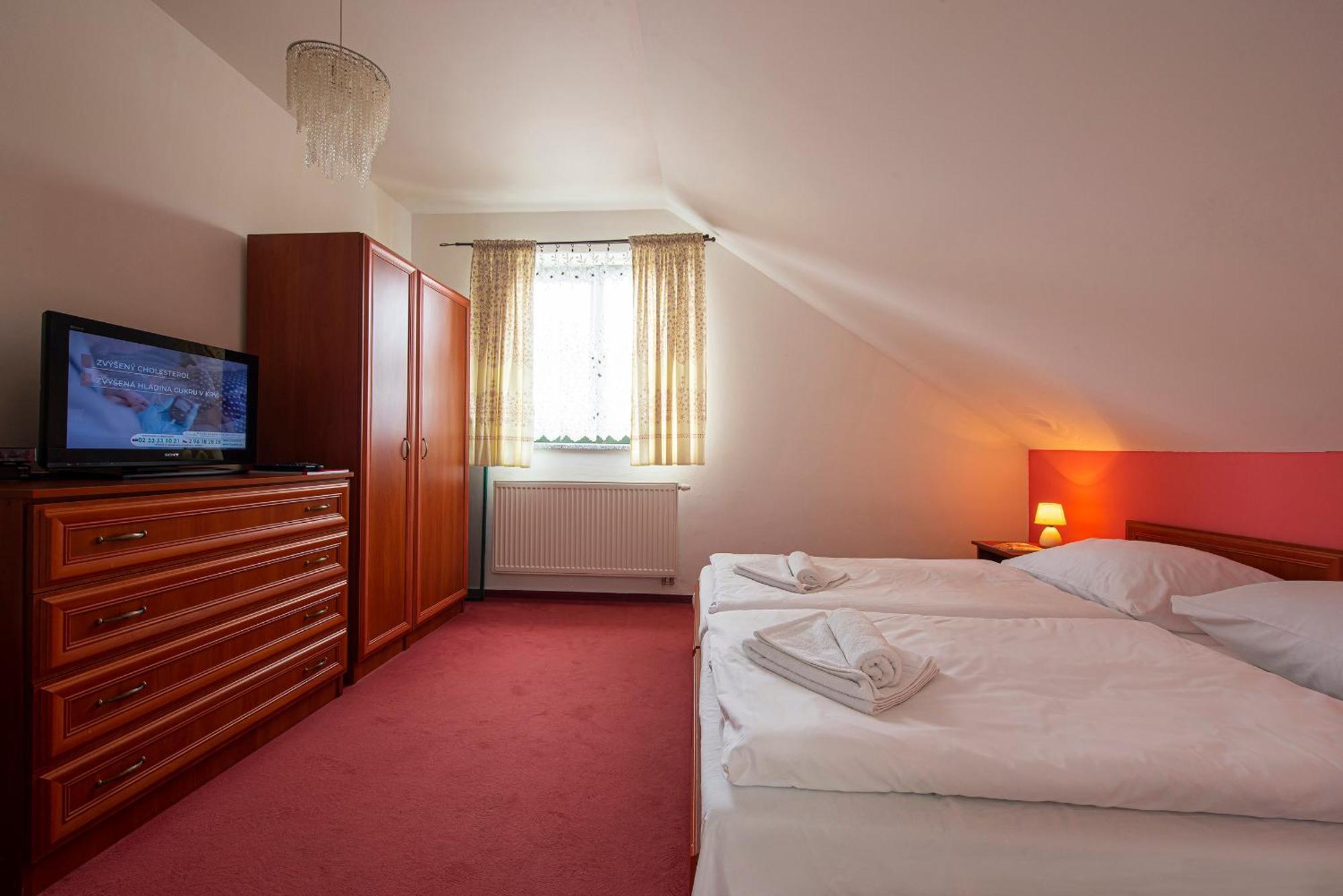 Penzion A Restauracia Lavender Motel Poprad Esterno foto
