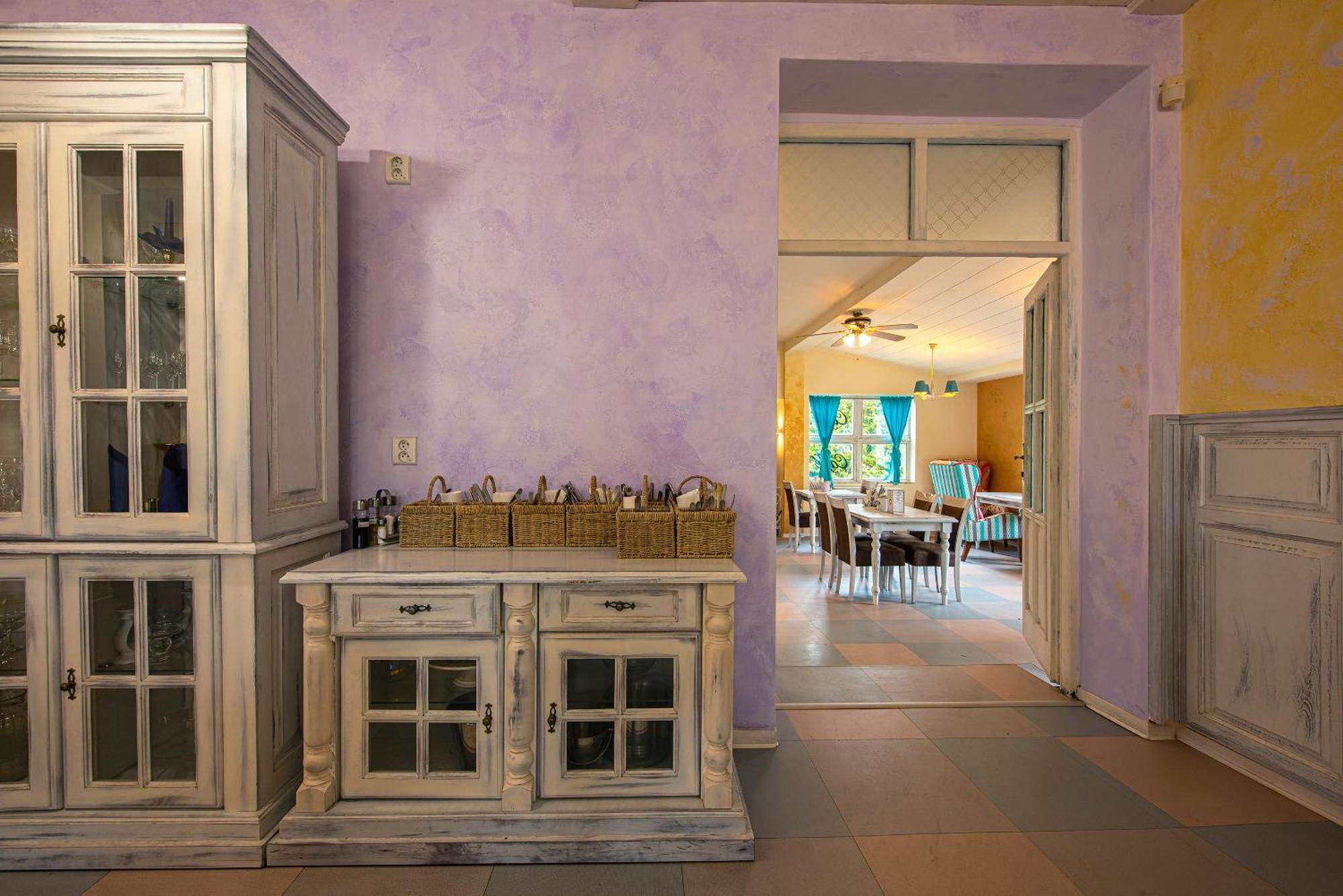 Penzion A Restauracia Lavender Motel Poprad Esterno foto